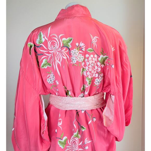 VTG Japanese Kimono OS Pink White Silky Embroidered Chrysanthemums Florals Birds - Picture 4 of 12